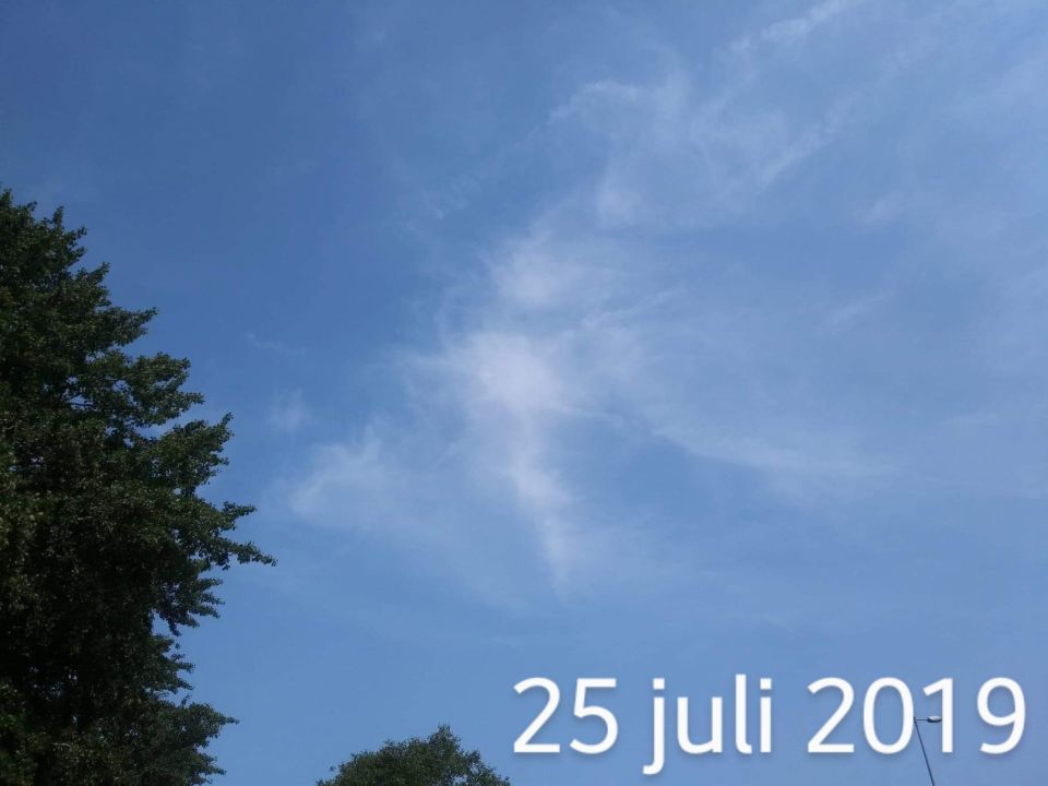 Explosie in de lucht foto