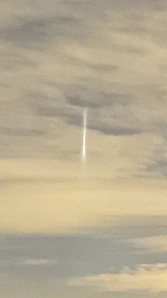 Lichtzuil boven Reeuwijkse plassen foto