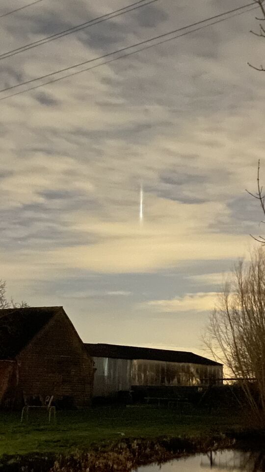 Lichtzuil boven Reeuwijkse plassen foto