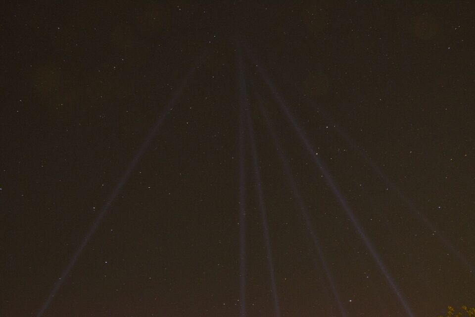 Pyramide van lichtstralen. foto