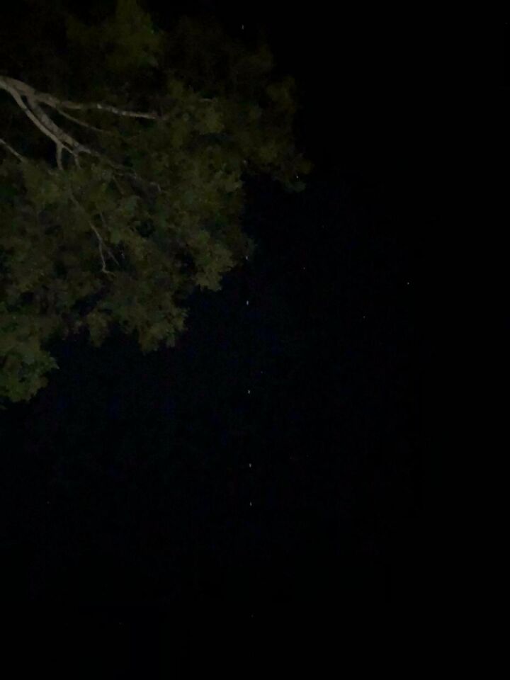 Een hele lange rij met UFO's foto