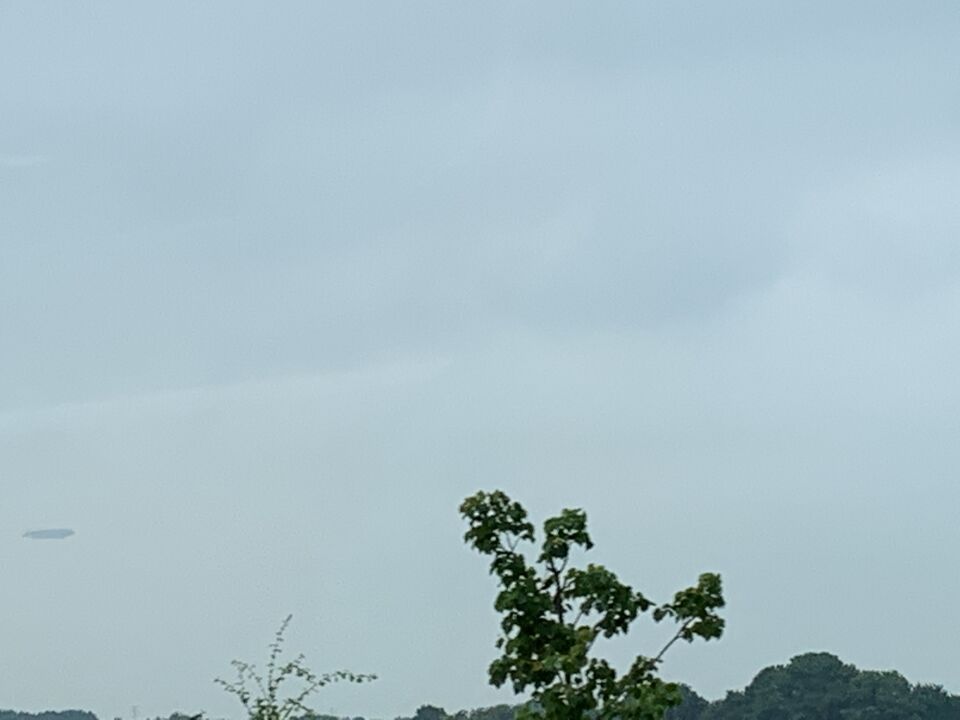 Groot sigaarvormig ruimteschip foto