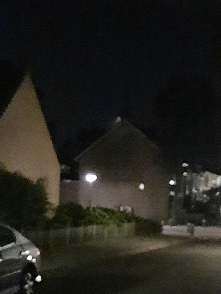 Lichtbundel in driehoek naar beneden schijnend foto