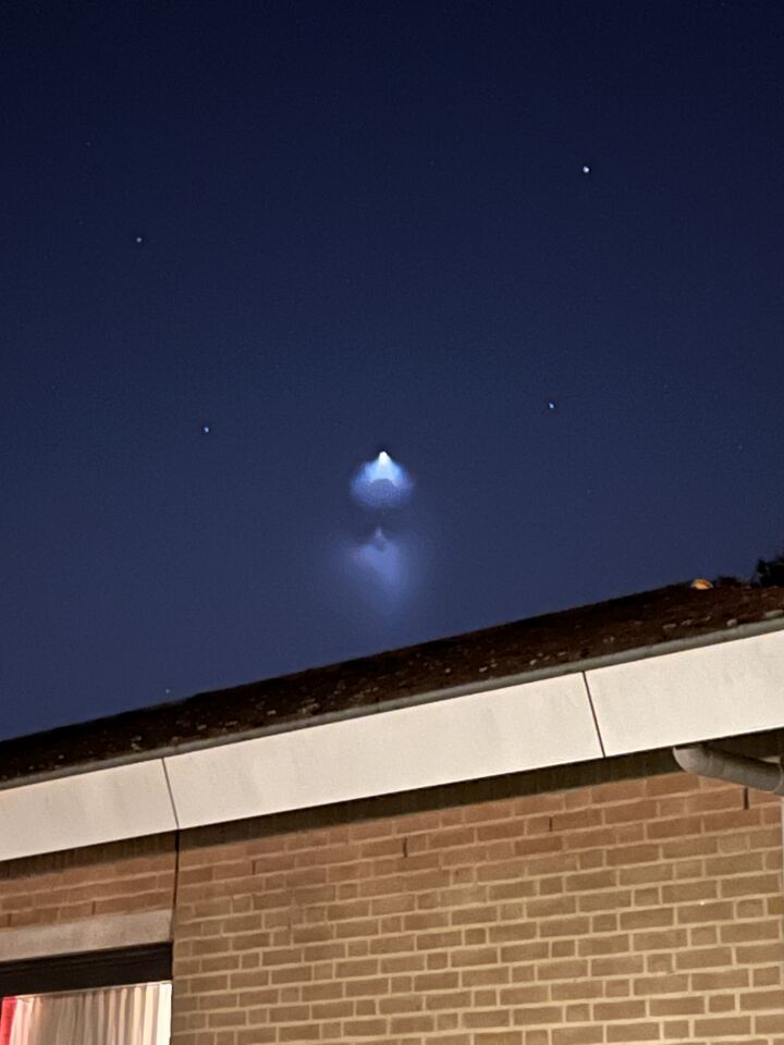 Licht vol die vierkant naar beneden scheen en bewoog langzaam foto