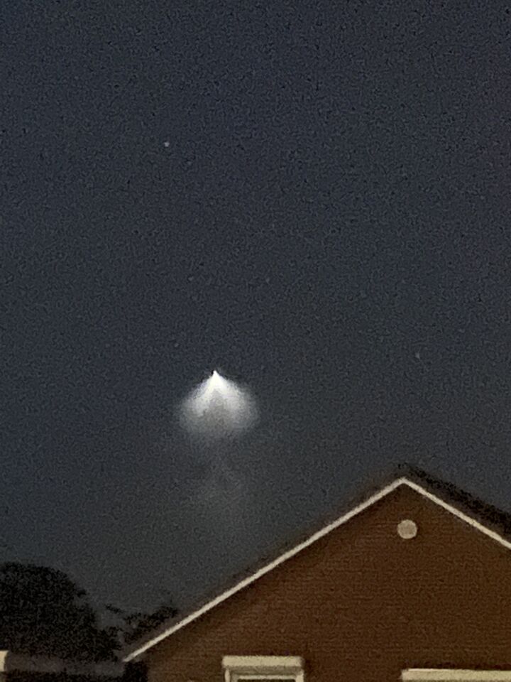 Object met driehoek Licht dat naar beneden scheen,  foto