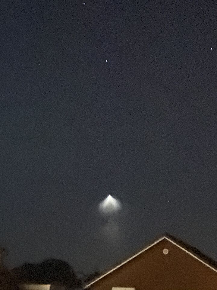 Object met driehoek Licht dat naar beneden scheen,  foto