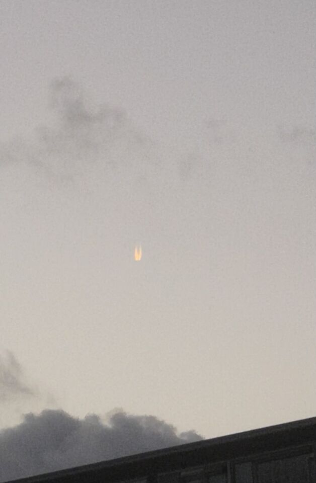 Dalende lichtbol met lichtslieren foto