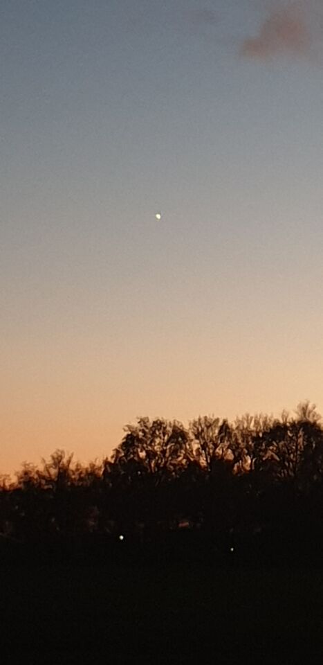 2 felle lichten, 1 draaide ovale rondjes, die later wegschoten foto