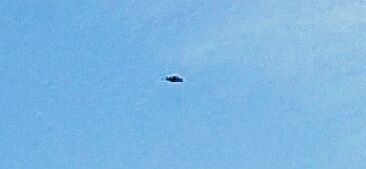 Zilveren driehoekige UFO boven Leerdam foto