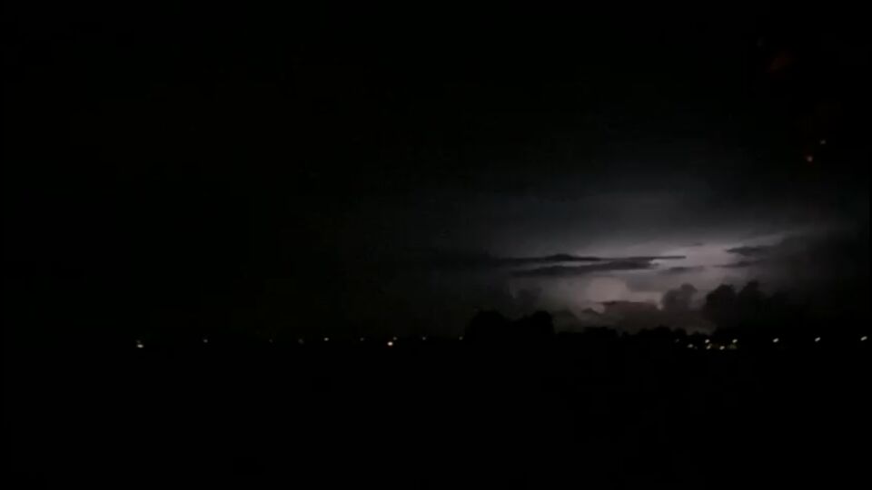 Hele tijd flitsen rondom rijnsaterwoude foto