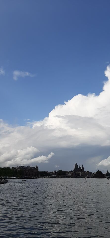 Vorm van een Concorde die uit een rechthoek met dikke verlichte rand stak foto