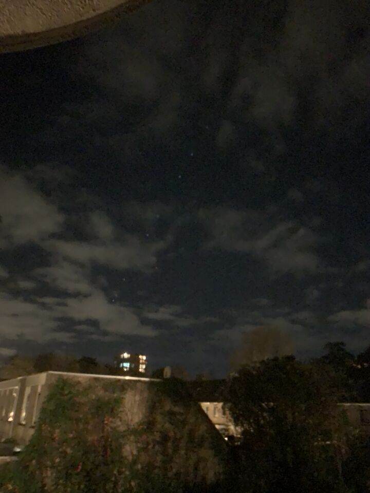 Licht bollen in een boog als een trein een stuk of 20 foto