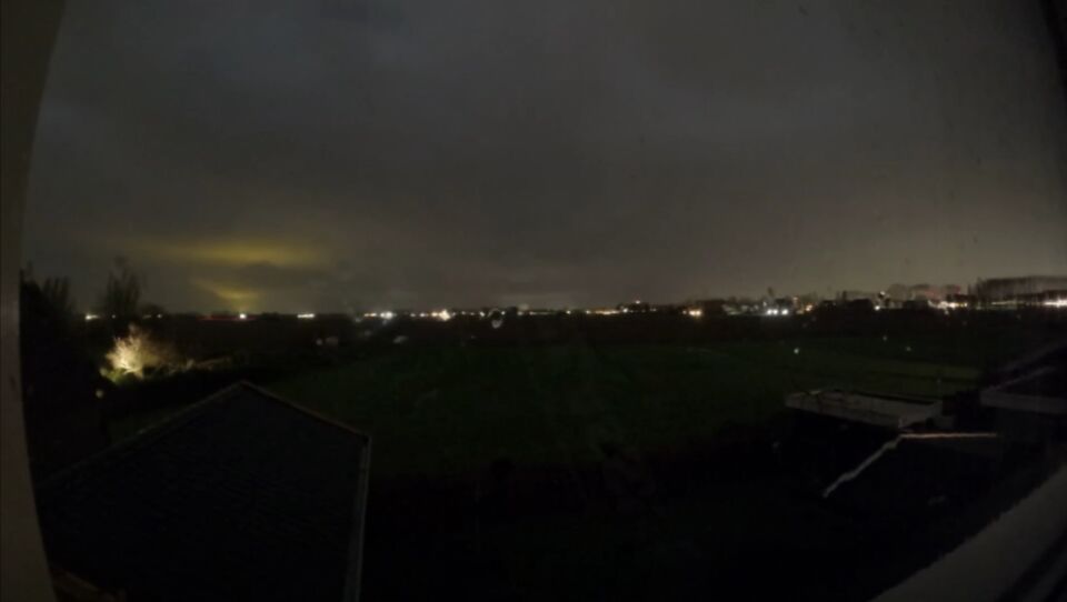 Webcam heeft drie lichtbollen boven ons weiland gefilmd foto