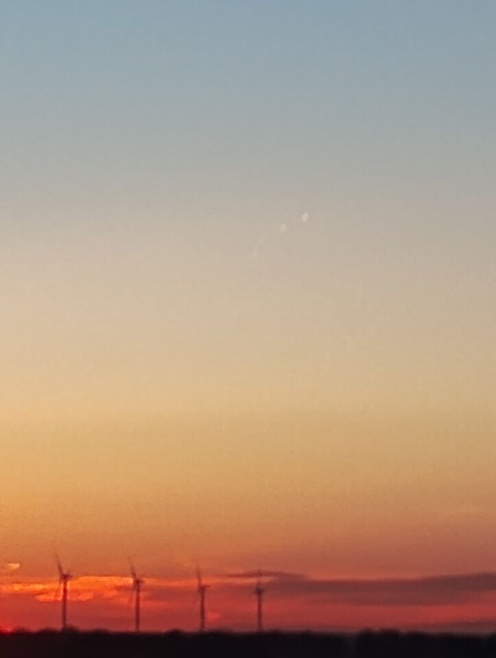 3 lichtjes die vaak formatie van driehoek aanamen foto