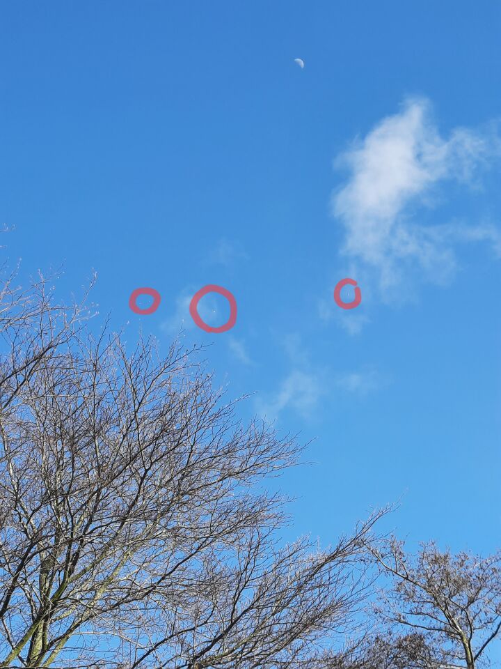 Meerder lichte bollen. Maar met een rare baan. Niet heel snel.Zochten elkaar op foto