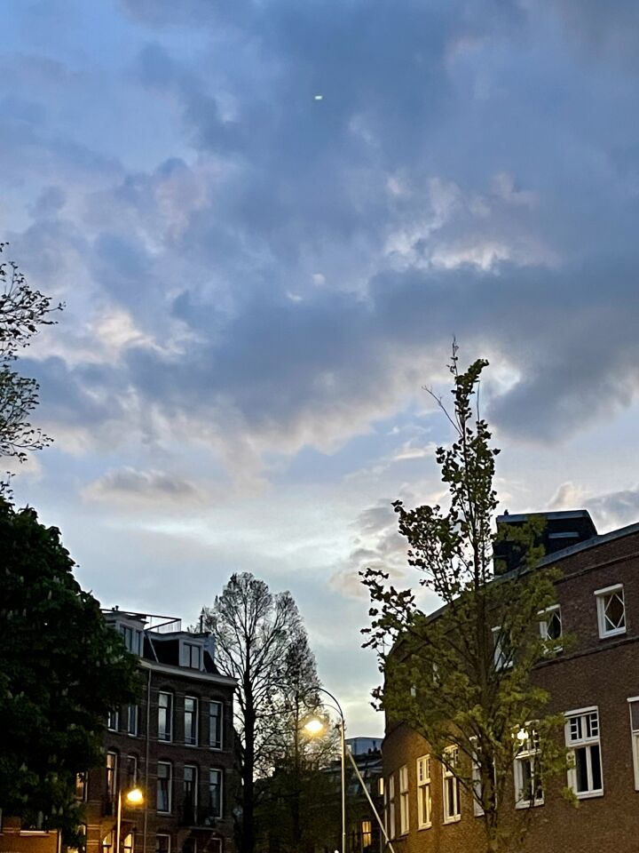 Te zien op foto’s van de avond in Amsterdam, vierkante groene “ding”,  foto