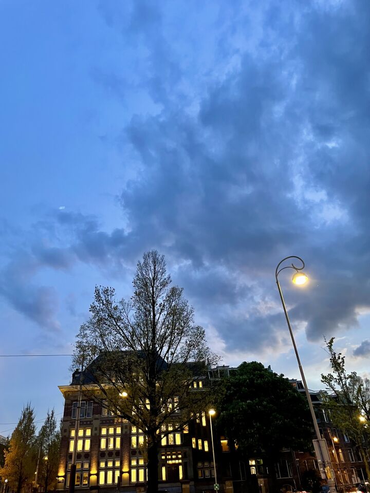 Te zien op foto’s van de avond in Amsterdam, vierkante groene “ding”,  foto