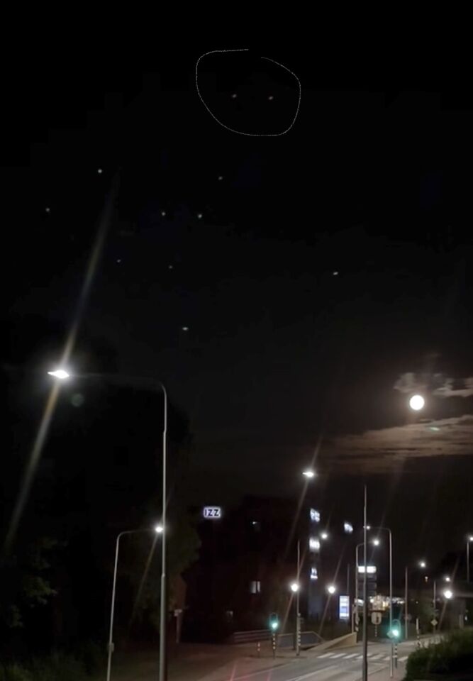 Laagvliegende UFO met video: rode lichten en geruisloos foto