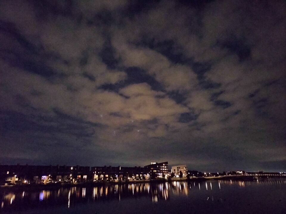 Bol die opsplitst in 4 bollen foto