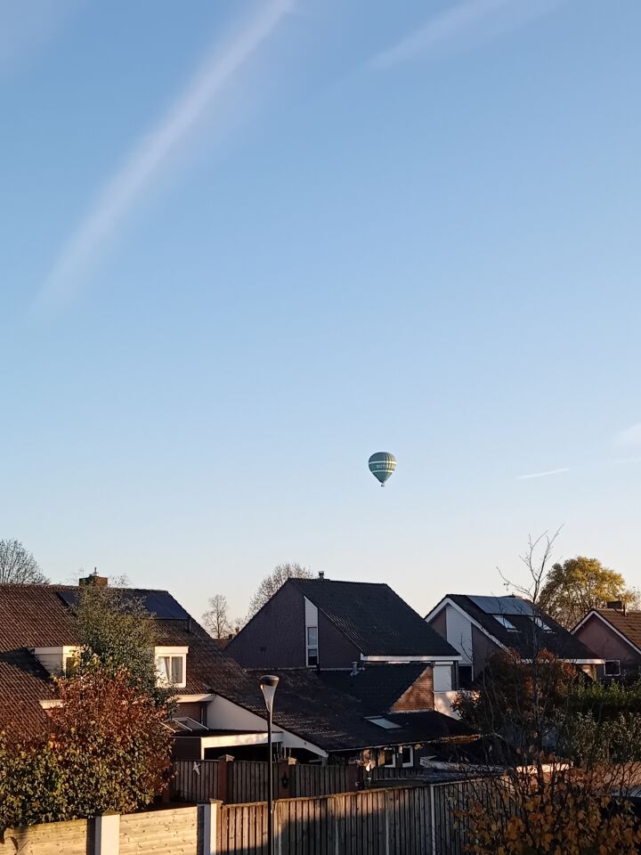 Twee objecten bij luchtballon foto