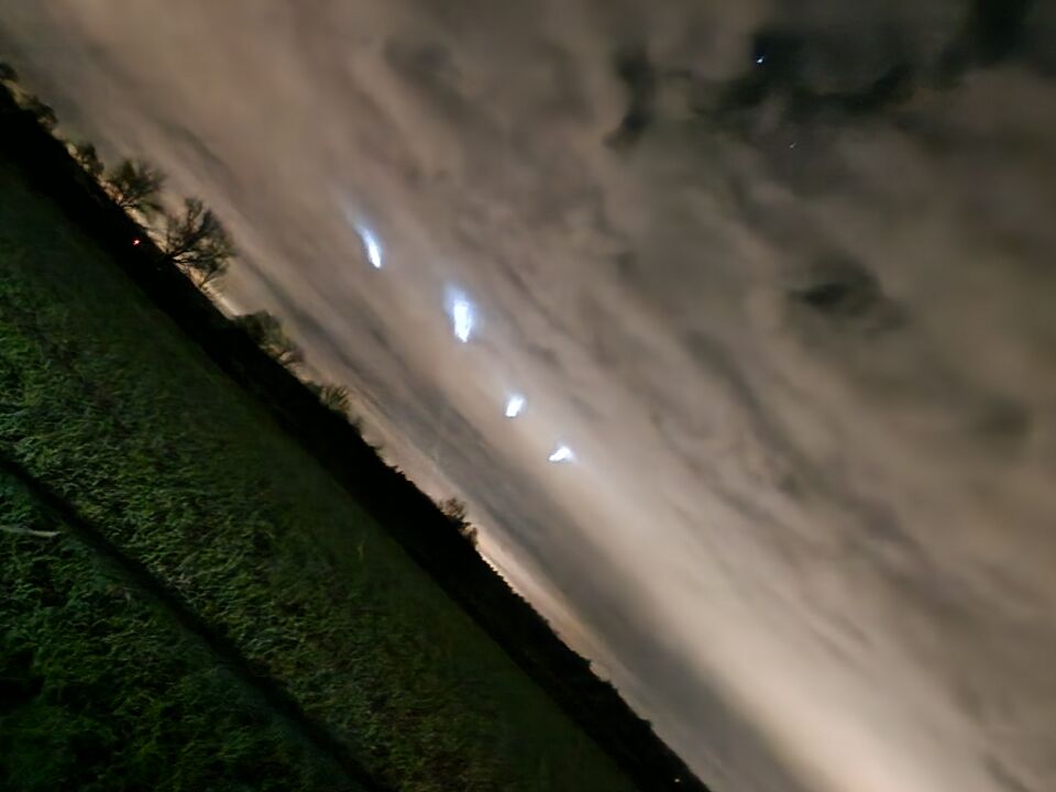 4 bewegende licht bollen wit/blauwe kleur die van vorm veranderen. foto