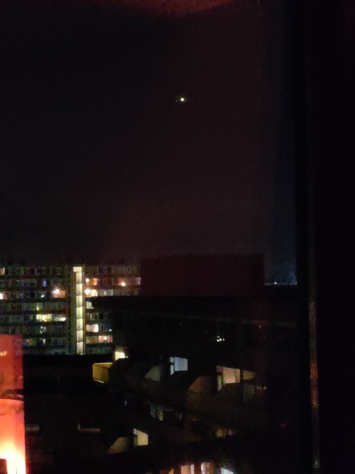 Fel licht eerst. Nu als een ster schijnsel foto