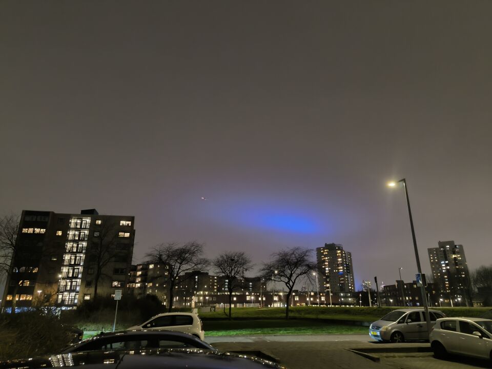 Blauwe lucht Rotterdam foto