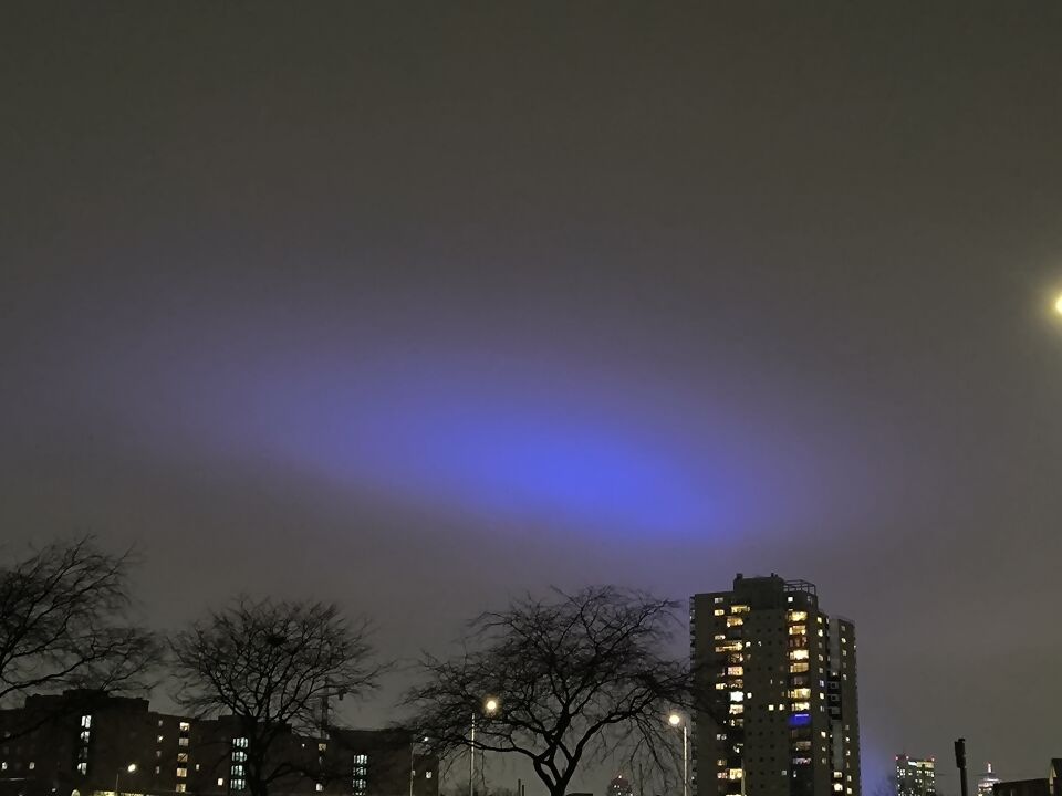 Blauwe lucht Rotterdam foto