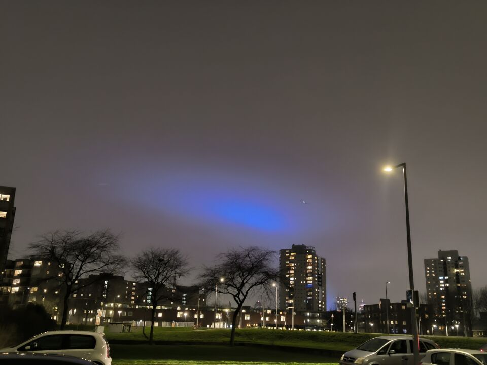 Blauwe lucht Rotterdam foto