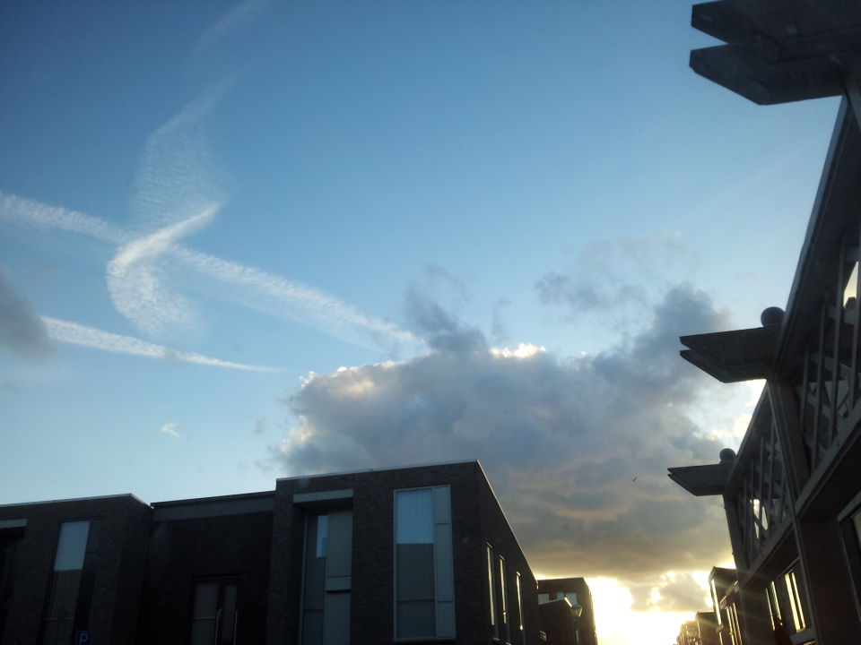 Een wokkel in de lucht heel vreemd foto