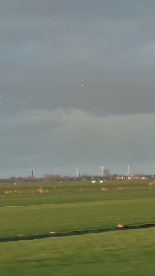 Witte bol in de lucht foto