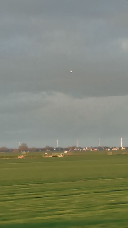 Witte bol in de lucht foto