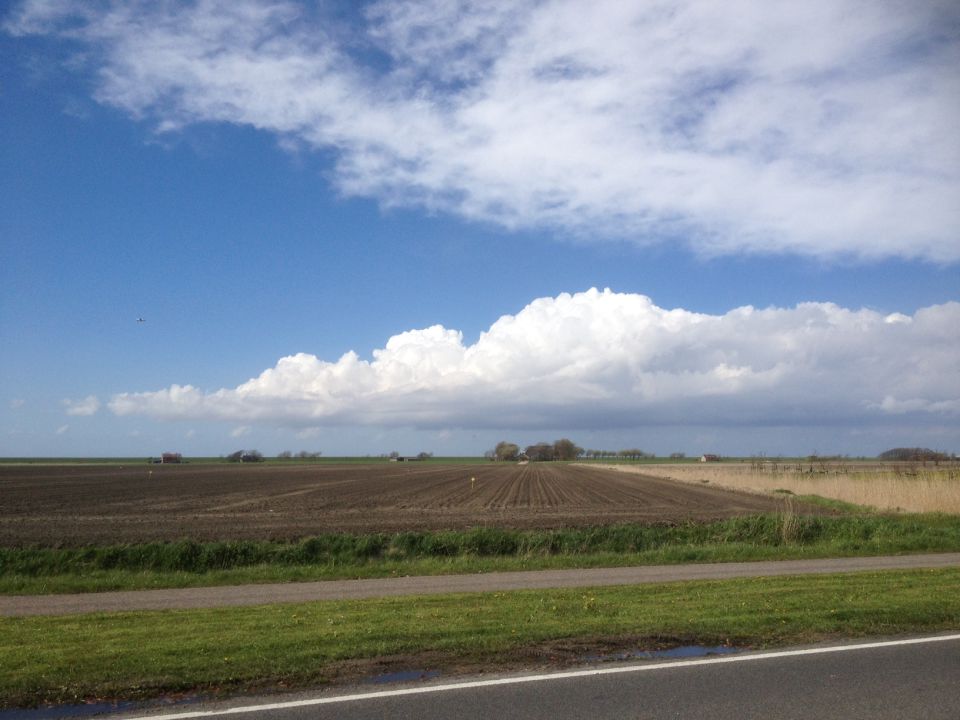 Onbekent vliegend object Oosterbierum Friesland foto