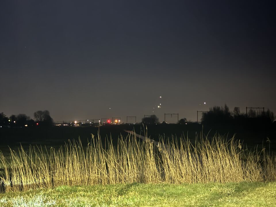 Boven Gouda diverse lichte bollen zweven er voor meer dan de. Uur foto