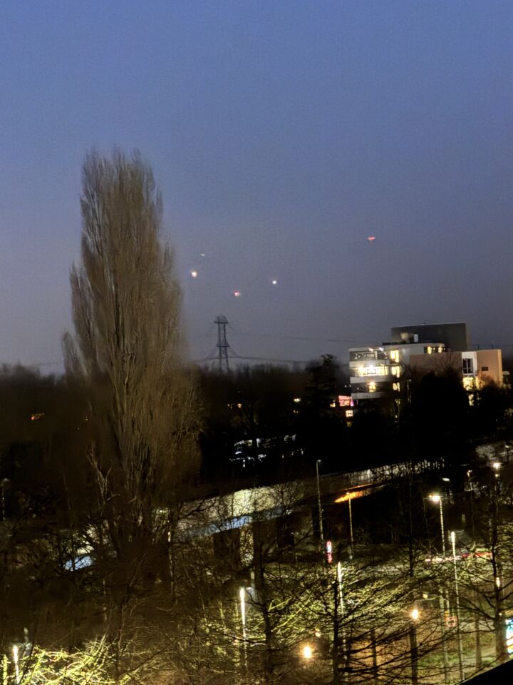 Boven Gouda diverse lichte bollen zweven er voor meer dan de. Uur foto