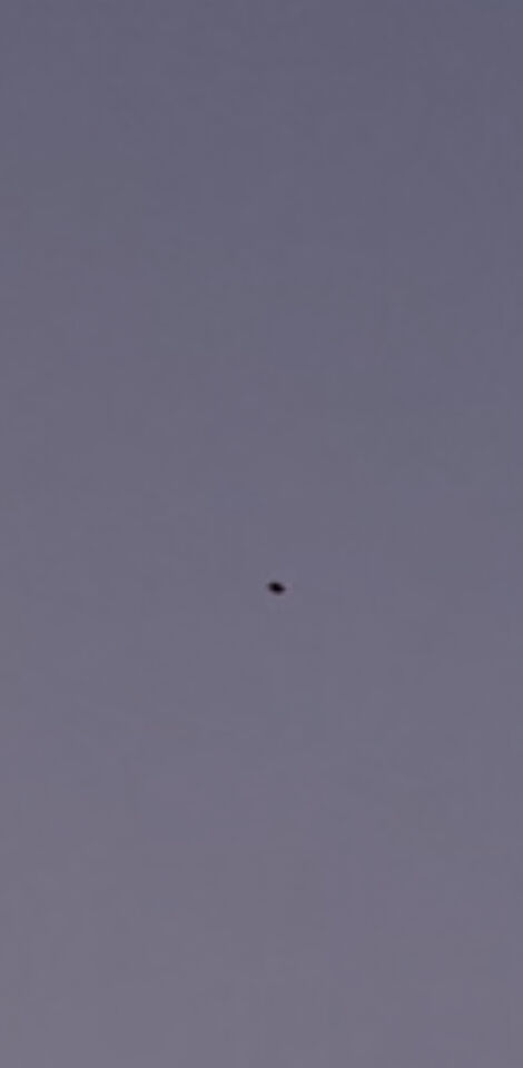 UFO Flying Over Schiphol Airport and Over Badhoevedorp foto