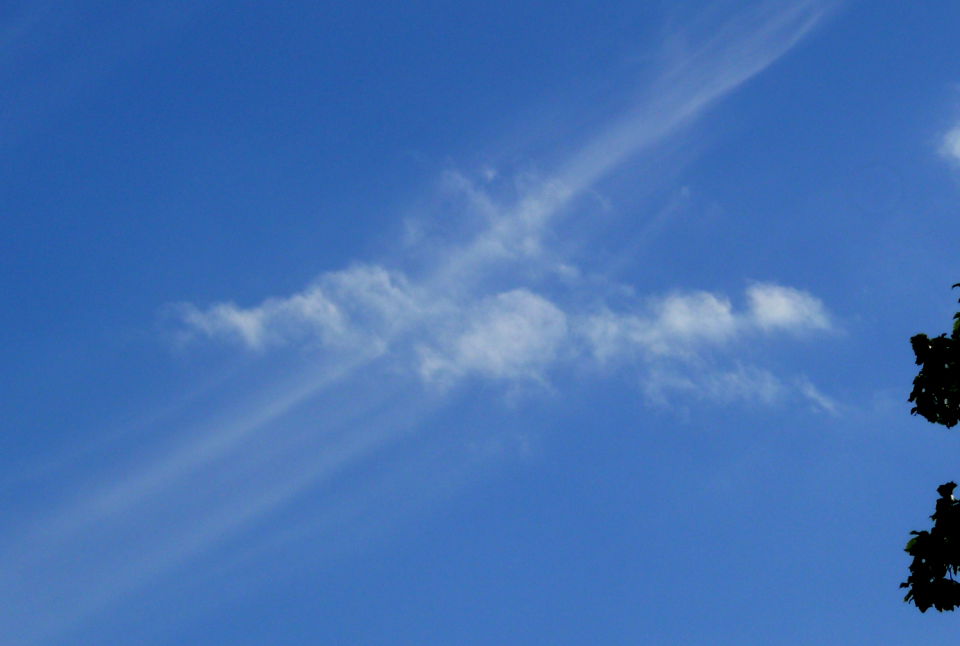 Zien meer mensen onnatuurlijke vormen in de wolken foto