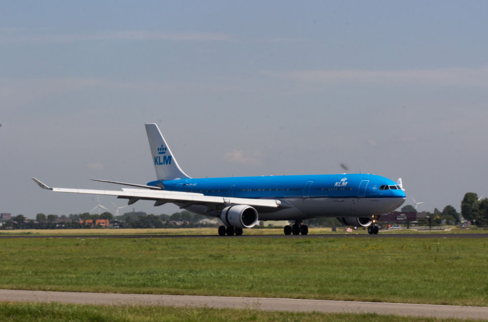 Vreemd voorwerp op foto schiphol foto