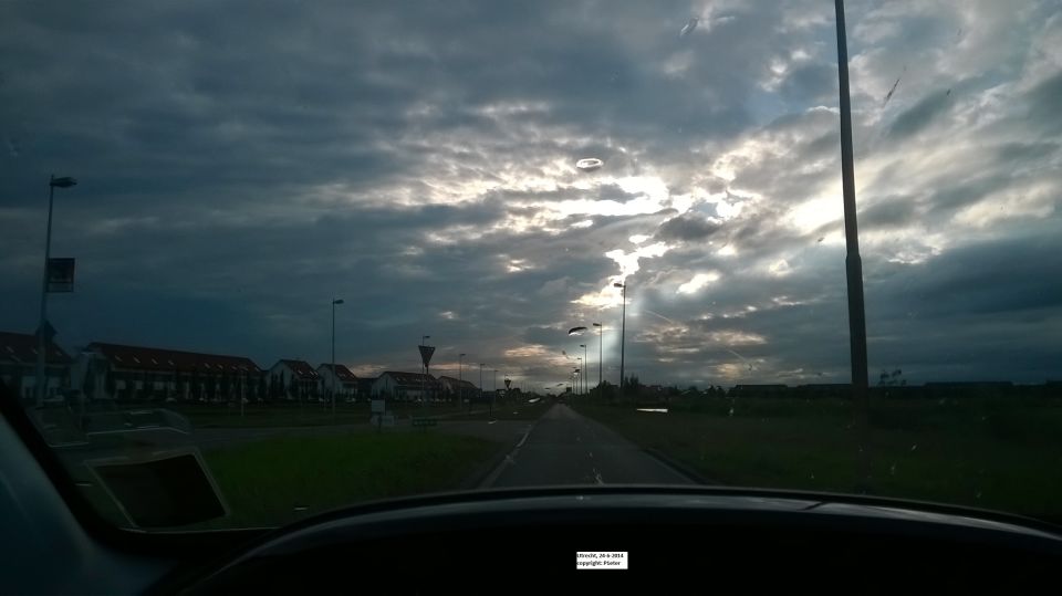 Vliegende schotel boven Utrecht foto