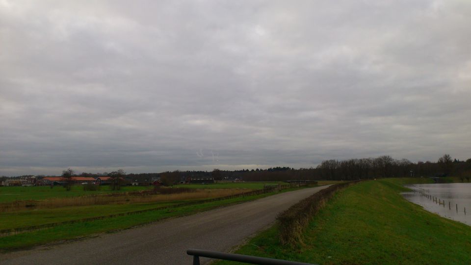 Lichten uit het wolkendek foto