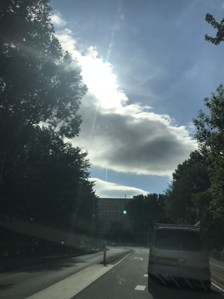 UFO in een wolk foto