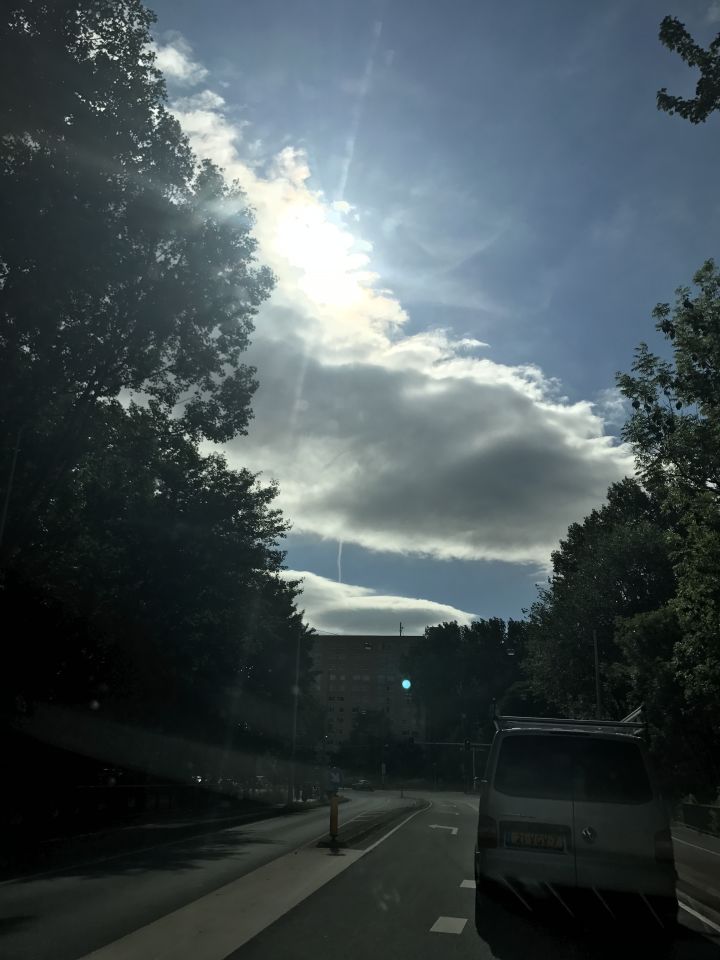 UFO in een wolk foto