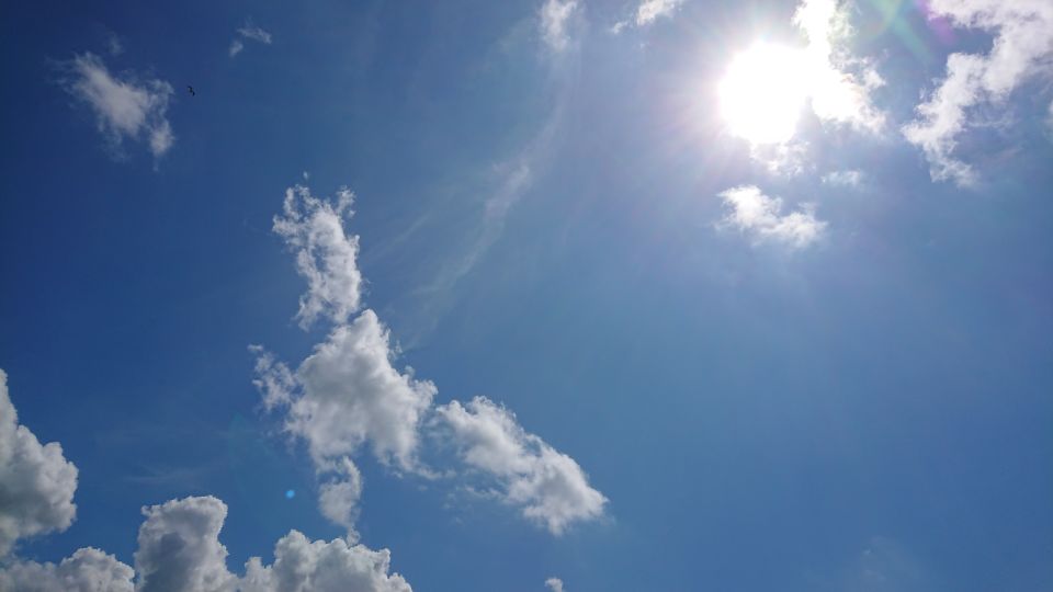 Lichtblauwe effect met bol, lijkt zelfs ogen of zoiets te hebben! foto