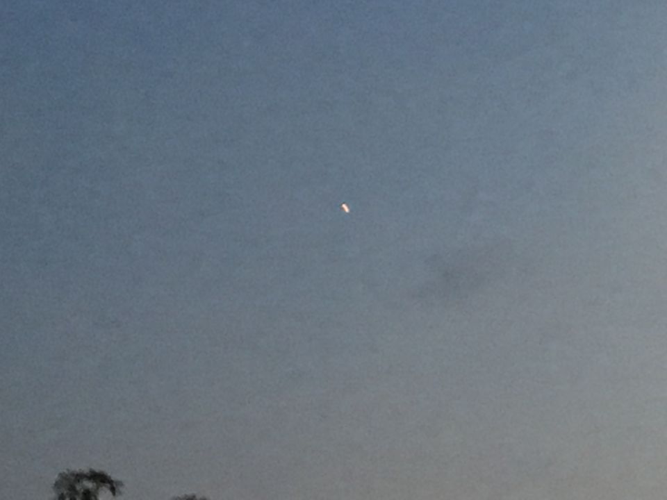 UFO zeer fel oranjerood licht foto