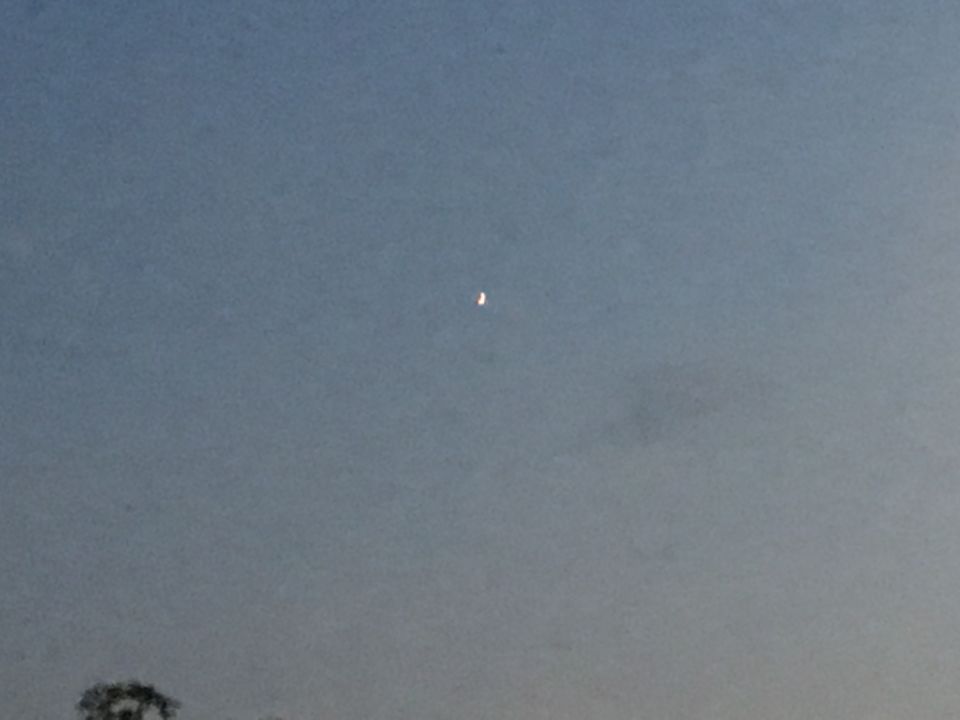 UFO zeer fel oranjerood licht foto