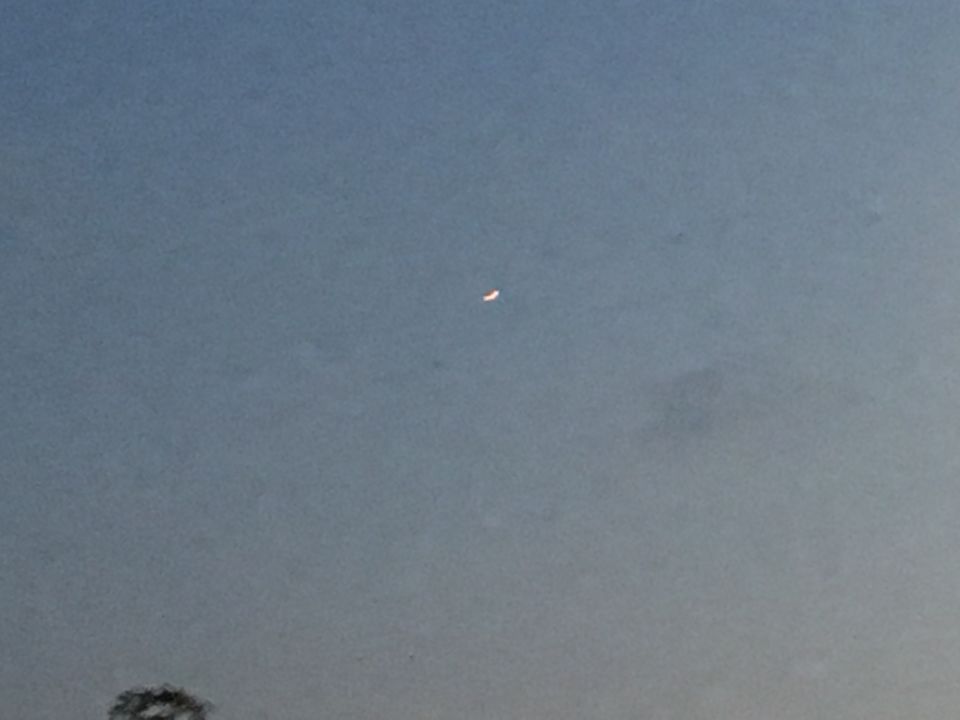 UFO zeer fel oranjerood licht foto