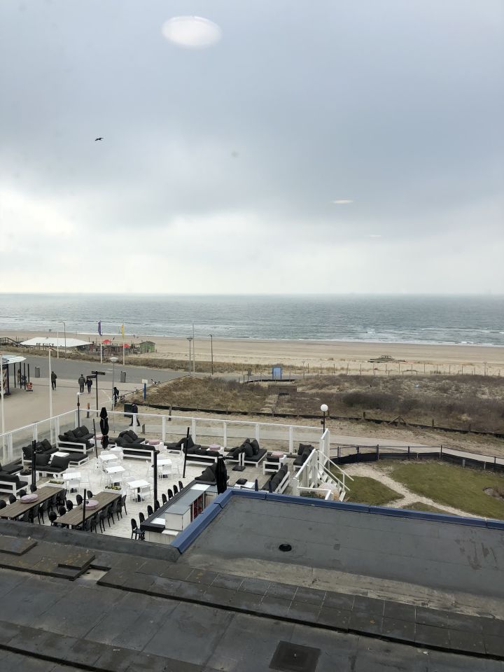 Ufo gefotografeerd boven de zee in Kijkduin foto