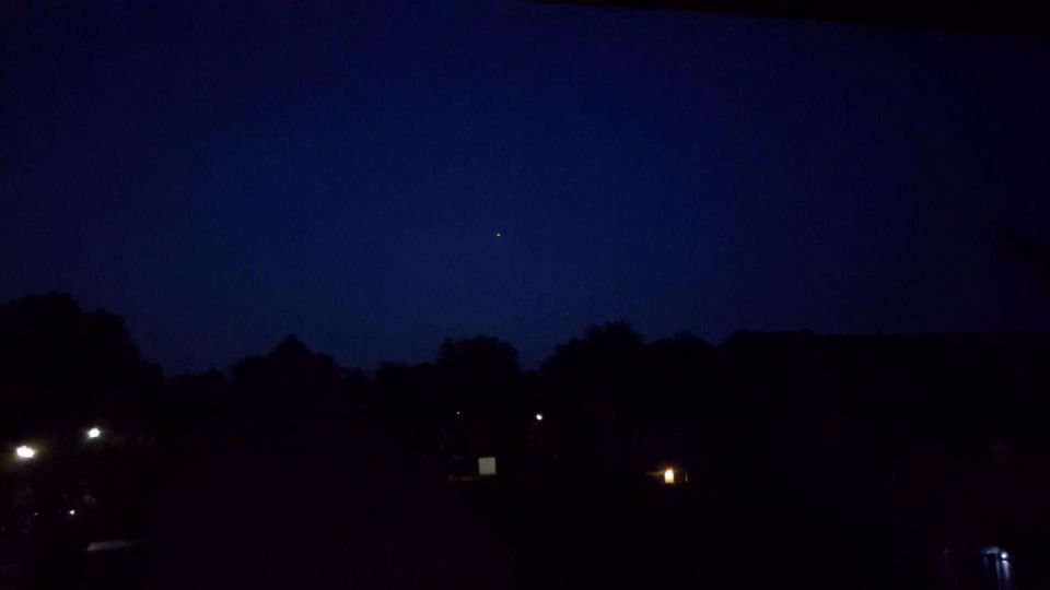 Een licht bal al 2 maande lang rond 00:00 tot 05:00 foto