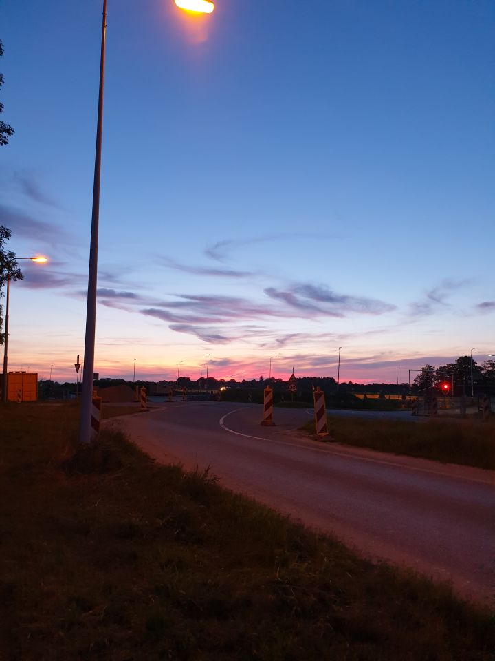 Zag het pas op foto, komt door de lampen eronder? foto