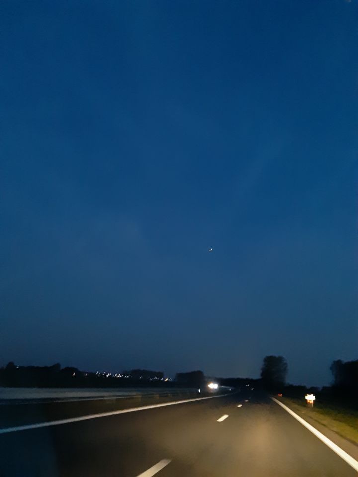 Ronddraaiende bollen op een vast punt 200 mtr boven brug Sluiskil foto